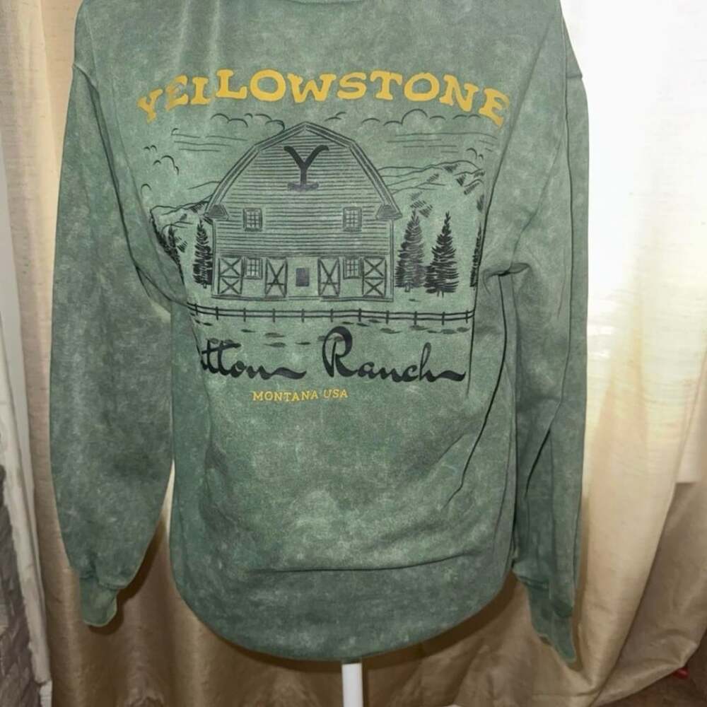 Yellowstone Dutton Ranch Mineral Wash Long Sleeve Size M Green